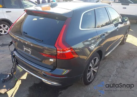 2022 Volvo Xc60 Recharge Plug-In Hybrid T8 Inscription Extended Range z USA, uszkodzony, nr VIN YV4H60DL6N1077203